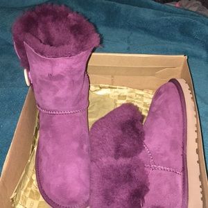 Purple uggs (Barely worn)